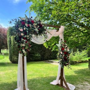 Wooden rectangular 2-bar arch