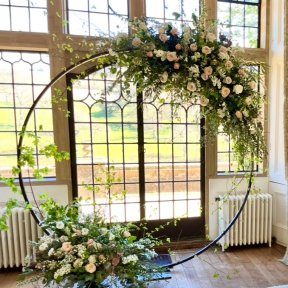 Circular moon-gate Arch frame